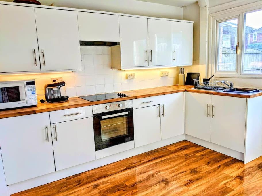 Hidden Gem !Stunning 3 Bedroom Home In Sheffield Handsworth エクステリア 写真